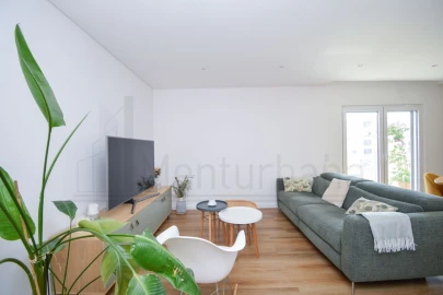Apartamento T3 para Venda em Carcavelos e Parede