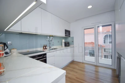 Apartamento T3 para Venda em Carcavelos e Parede