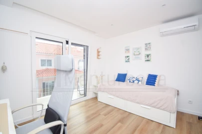 Apartamento T3 para Venda em Carcavelos e Parede