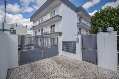 Apartamento T3 para Venda em Carcavelos e Parede