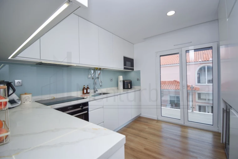 Apartamento T3 para Venda em Carcavelos e Parede Foto 13