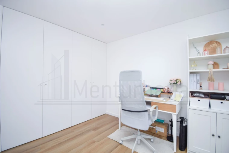 Apartamento T3 para Venda em Carcavelos e Parede Foto 22
