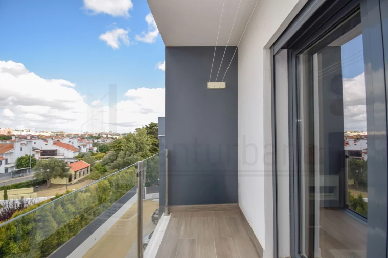 Apartamento T3 para Venda em Carcavelos e Parede Foto 30