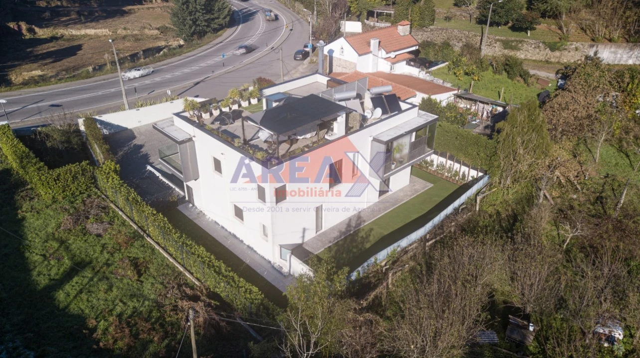 Moradia T3 para Venda em O. Azeméis, Riba-Ul, Ul, Macinhata Seixa, Madail Foto 4
