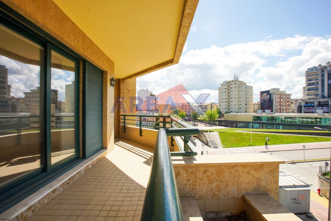Apartamento T4 para Venda em O. Azeméis, Riba-Ul, Ul, Macinhata Seixa, Madail Foto 1