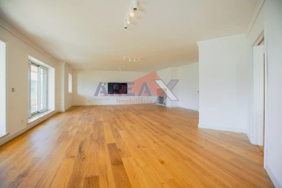 Apartamento T4 para Venda em O. Azeméis, Riba-Ul, Ul, Macinhata Seixa, Madail