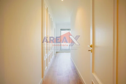 Apartamento T4 para Venda em O. Azeméis, Riba-Ul, Ul, Macinhata Seixa, Madail
