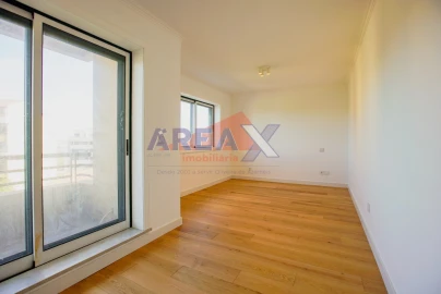 Apartamento T4 para Venda em O. Azeméis, Riba-Ul, Ul, Macinhata Seixa, Madail