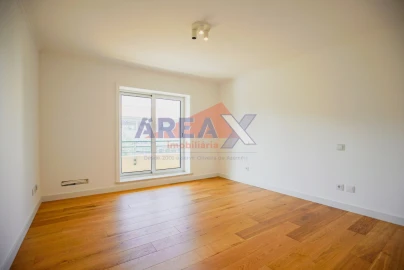 Apartamento T4 para Venda em O. Azeméis, Riba-Ul, Ul, Macinhata Seixa, Madail