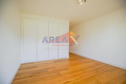 Apartamento T4 para Venda em O. Azeméis, Riba-Ul, Ul, Macinhata Seixa, Madail