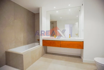 Apartamento T4 para Venda em O. Azeméis, Riba-Ul, Ul, Macinhata Seixa, Madail