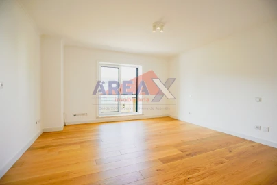 Apartamento T4 para Venda em O. Azeméis, Riba-Ul, Ul, Macinhata Seixa, Madail