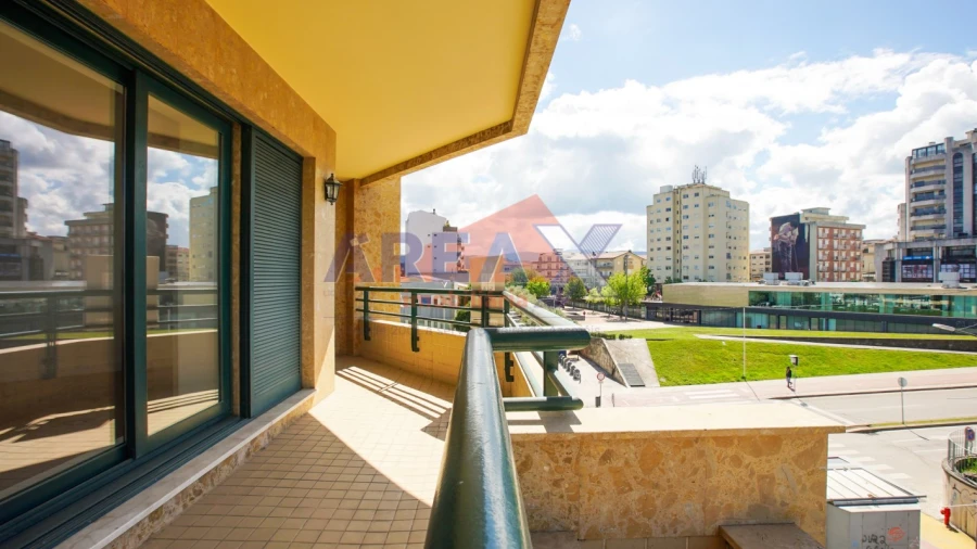 Apartamento T4 para Venda em O. Azeméis, Riba-Ul, Ul, Macinhata Seixa, Madail