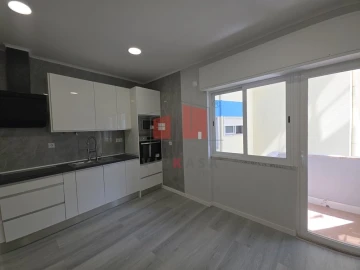 Apartamento T1 para Venda em Venteira