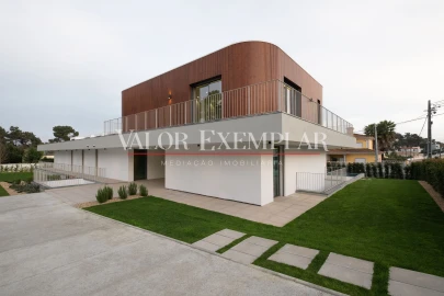 Moradia T5 para Venda em Corroios