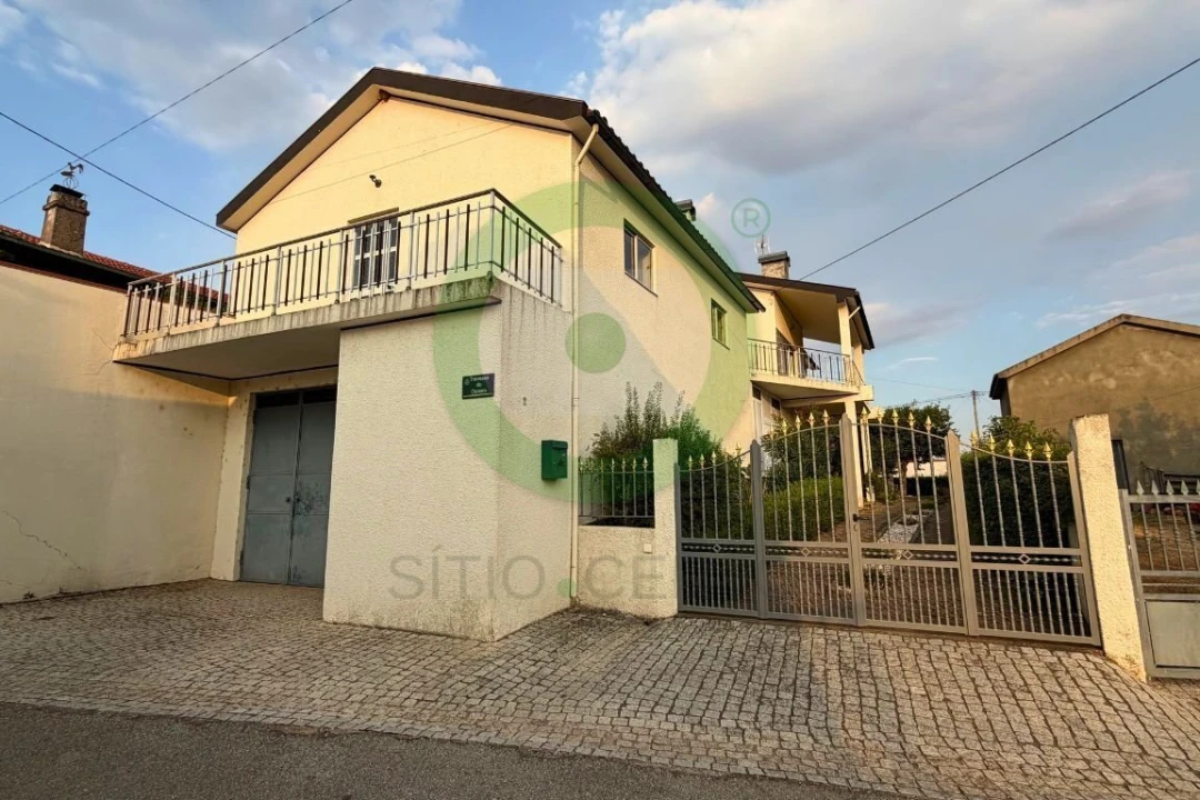 Moradia T4 para Venda em Agrochão Foto 1