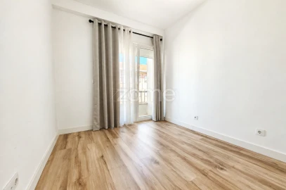 Apartamento T2 para Arrendamento em Mina de Água