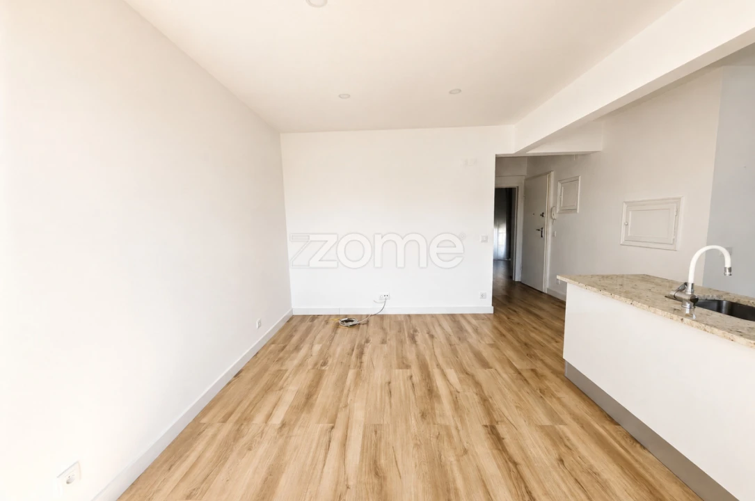 Apartamento T2 para Arrendamento em Mina de Água Foto 3