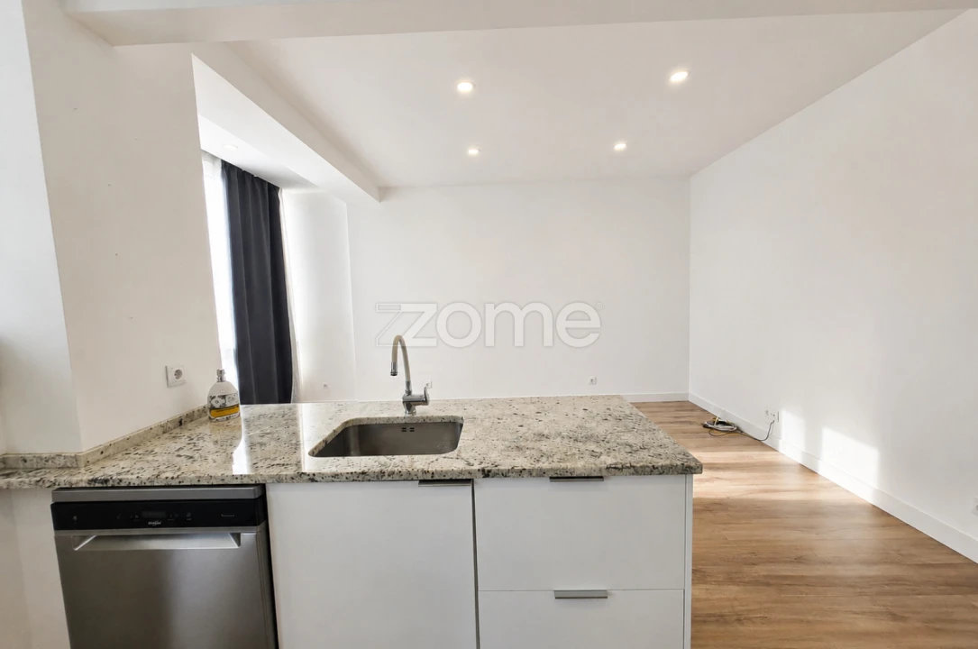 Apartamento T2 para Arrendamento em Mina de Água Foto 7
