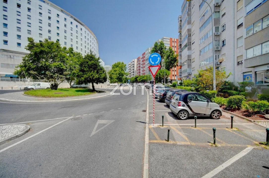 Negócio para Arrendamento em Algés, Linda-A-Velha e Cruz Quebrada-Dafundo Foto 1