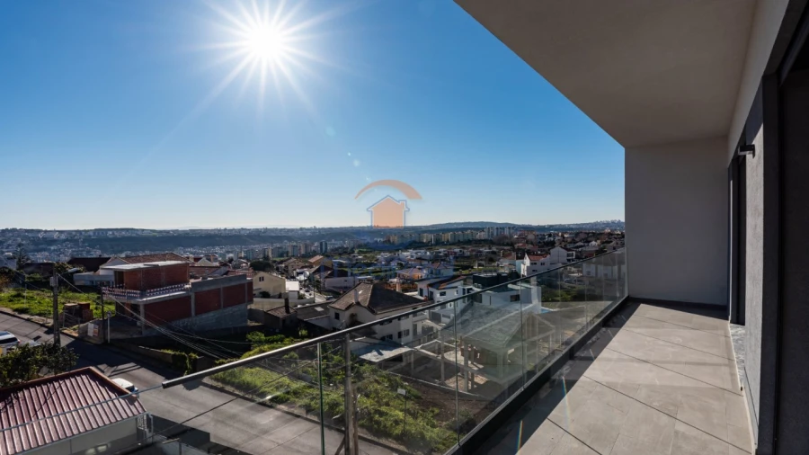 Apartamento T2 para Venda em Santo António dos Cavaleiros e Frielas