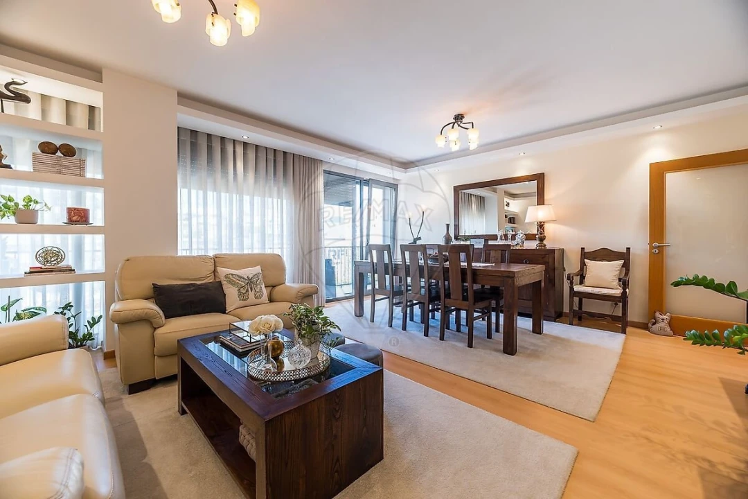 Apartamento T4 para Venda em Loures Foto 1