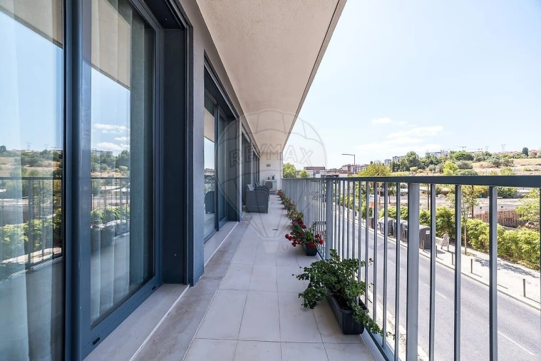 Apartamento T4 para Venda em Loures Foto 3