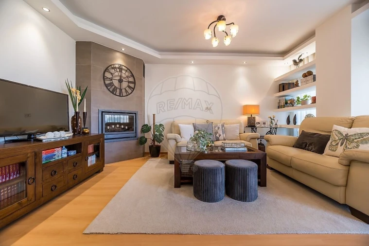 Apartamento T4 para Venda em Loures Foto 6