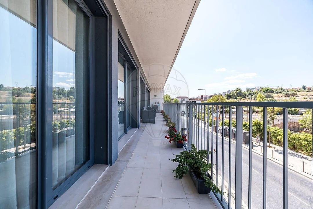 Apartamento T4 para Venda em Loures Foto 3