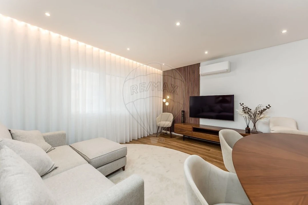 Apartamento T2 para Venda em Rio de Mouro Foto 7