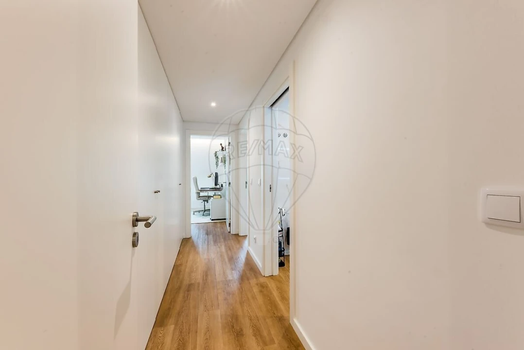 Apartamento T2 para Venda em Rio de Mouro Foto 28