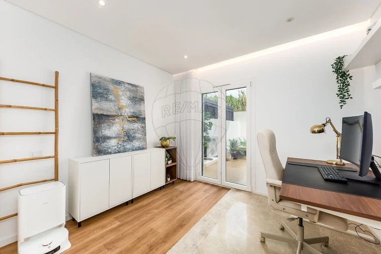 Apartamento T2 para Venda em Rio de Mouro Foto 15