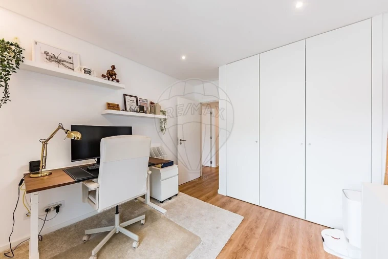 Apartamento T2 para Venda em Rio de Mouro Foto 16