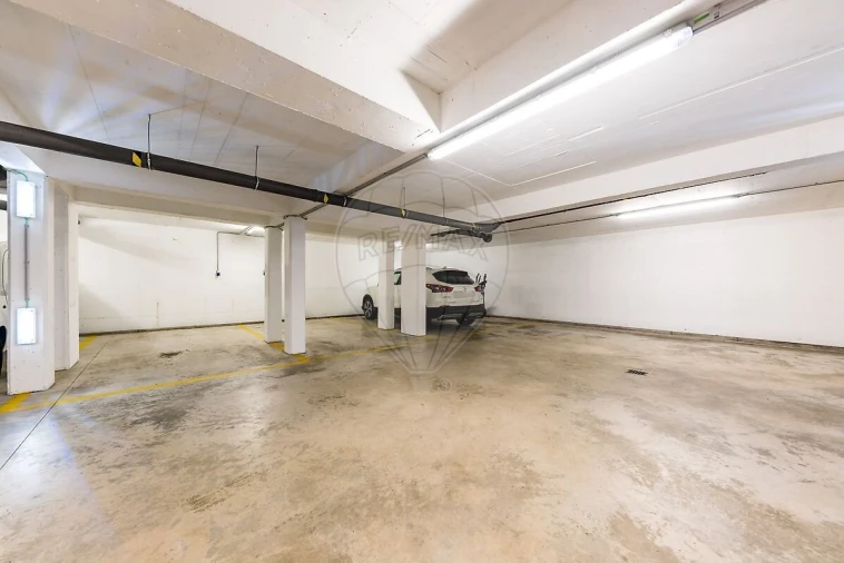 Apartamento T2 para Venda em Rio de Mouro Foto 31