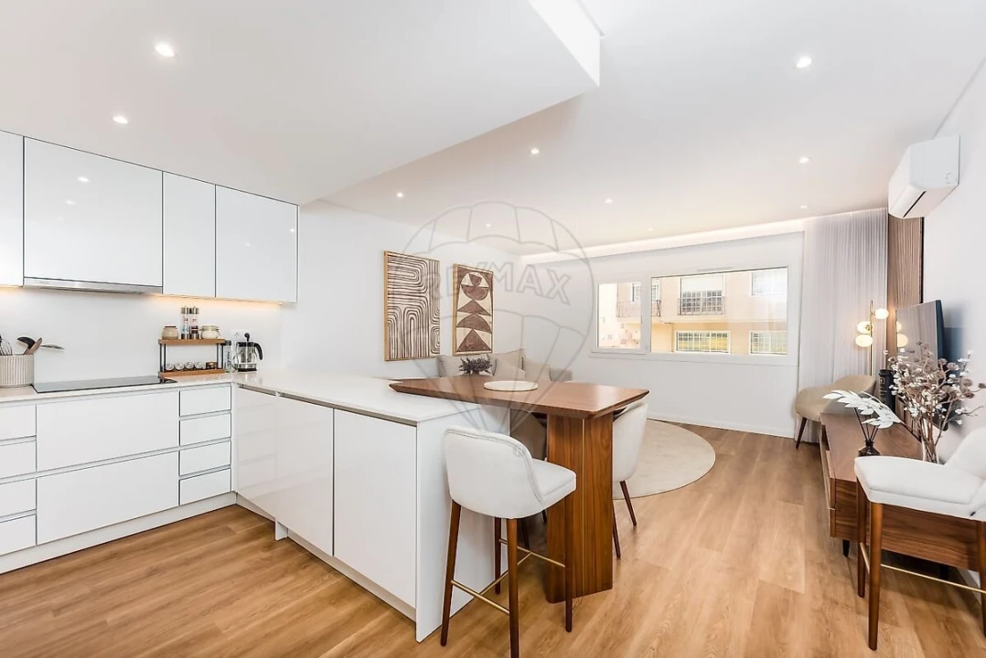 Apartamento T2 para Venda em Rio de Mouro Foto 5