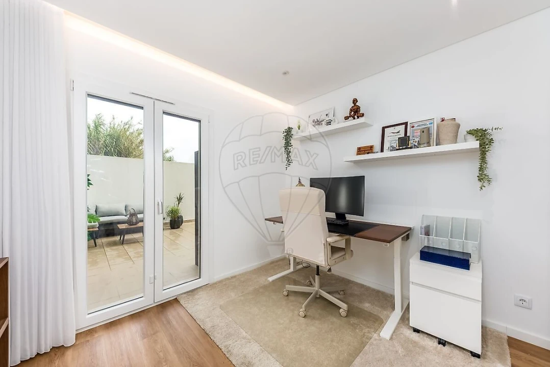 Apartamento T2 para Venda em Rio de Mouro Foto 17