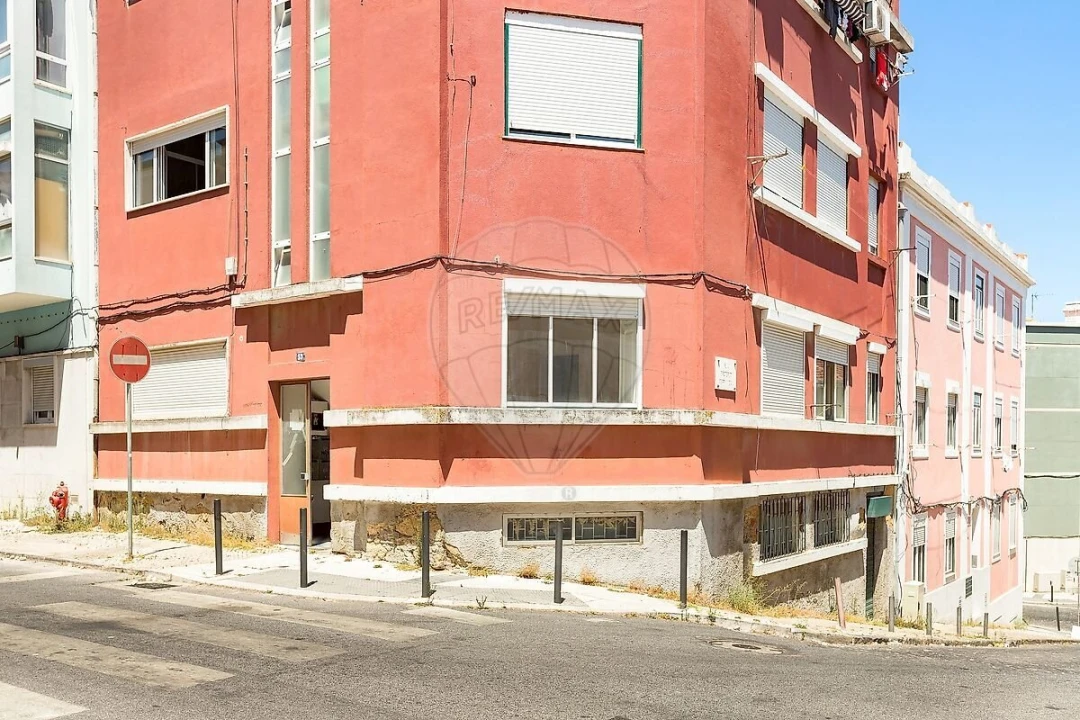Apartamento T1 para Venda em Beato Foto 8