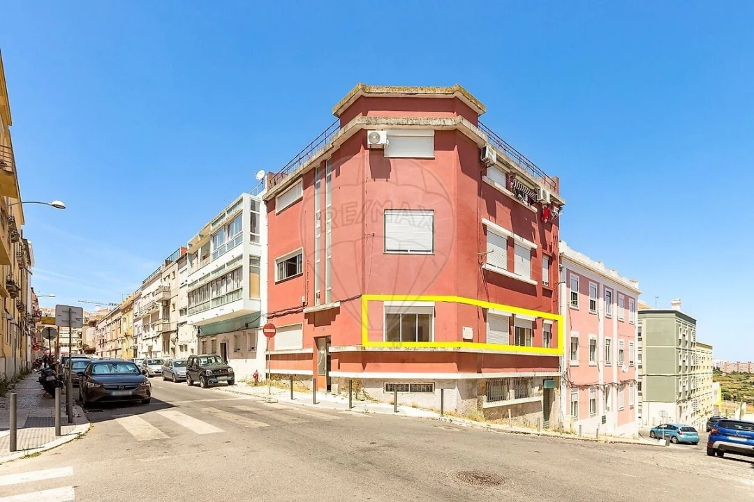 Apartamento T1 para Venda em Beato Foto 3