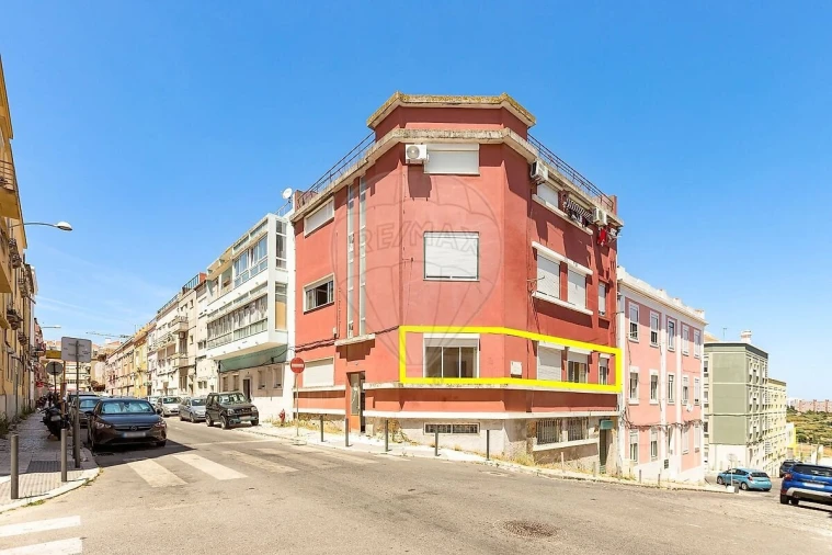 Apartamento T1 para Venda em Beato Foto 3