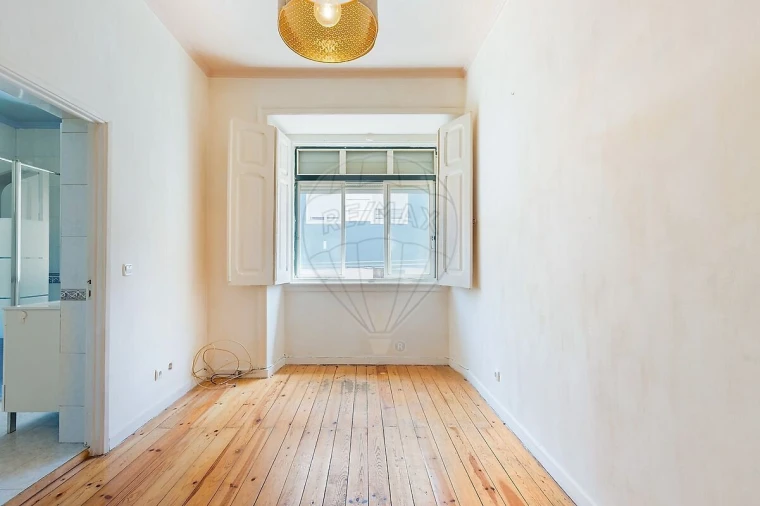 Apartamento T1 para Venda em Beato Foto 4