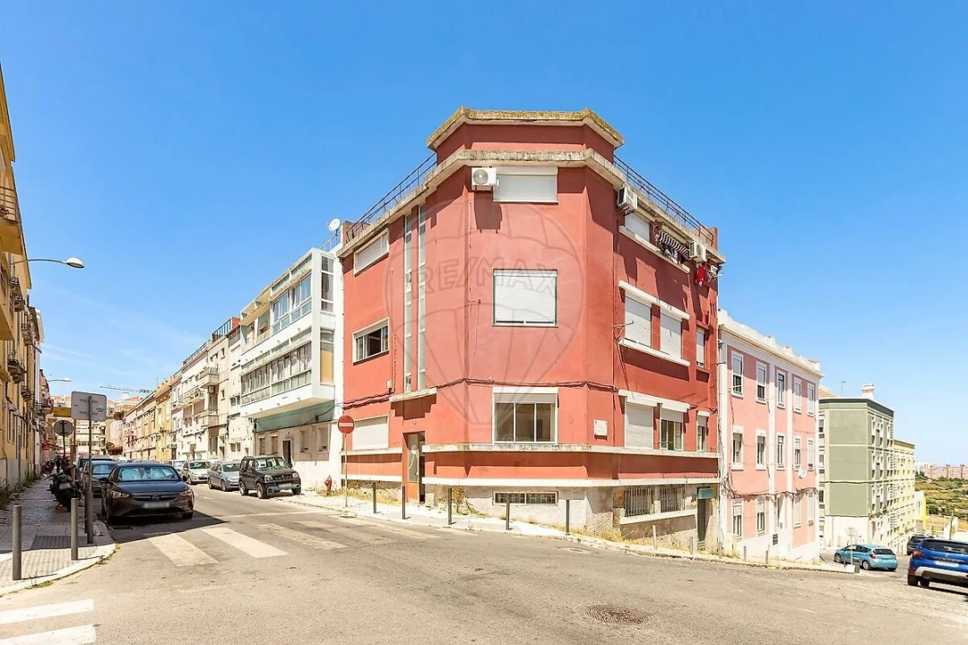 Apartamento T1 para Venda em Beato Foto 1