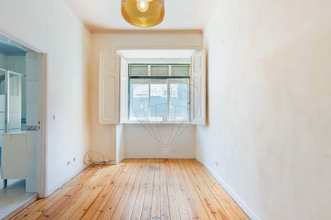 Apartamento T1 para Venda em Beato Foto 4