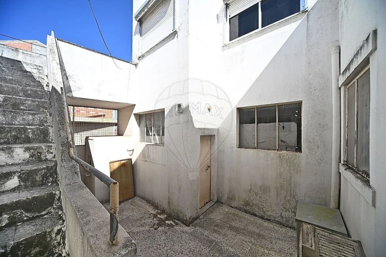 Moradia T3 para Venda em Loures Foto 35