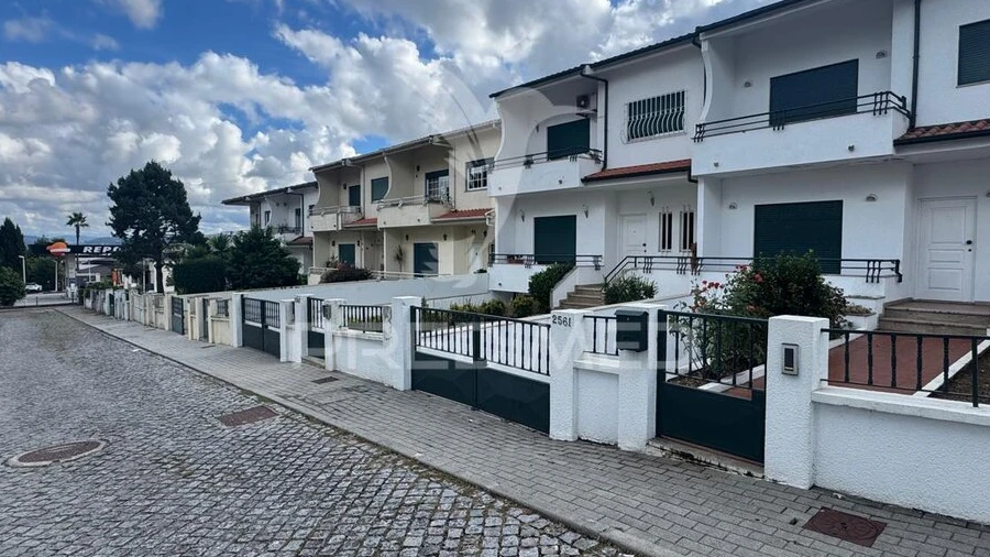 Moradia T4 para Venda em Sande (São Martinho)
