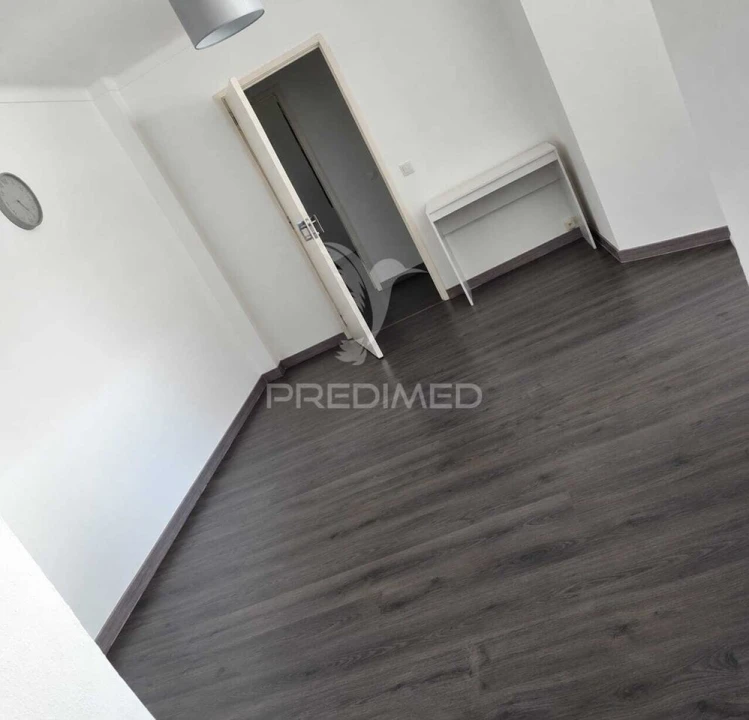 Apartamento T3 para Venda em Sé e São Lourenço Foto 2