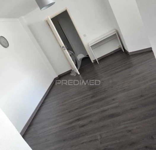 Apartamento T3 para Venda em Sé e São Lourenço Foto 2