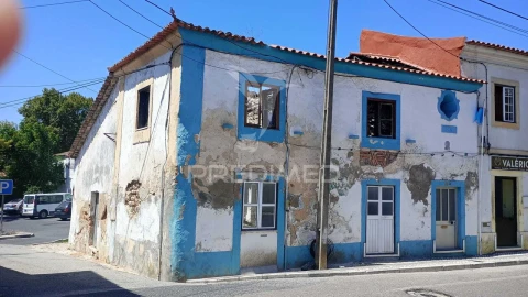 Moradia T3 para Venda em Aveiras de Cima
