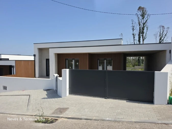 Moradia T3 para Venda em Souto da Carpalhosa e Ortigosa Foto 2