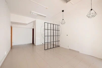 Loja para Venda em Lagos (São Sebastião e Santa Maria)