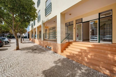 Loja para Venda em Lagos (São Sebastião e Santa Maria)
